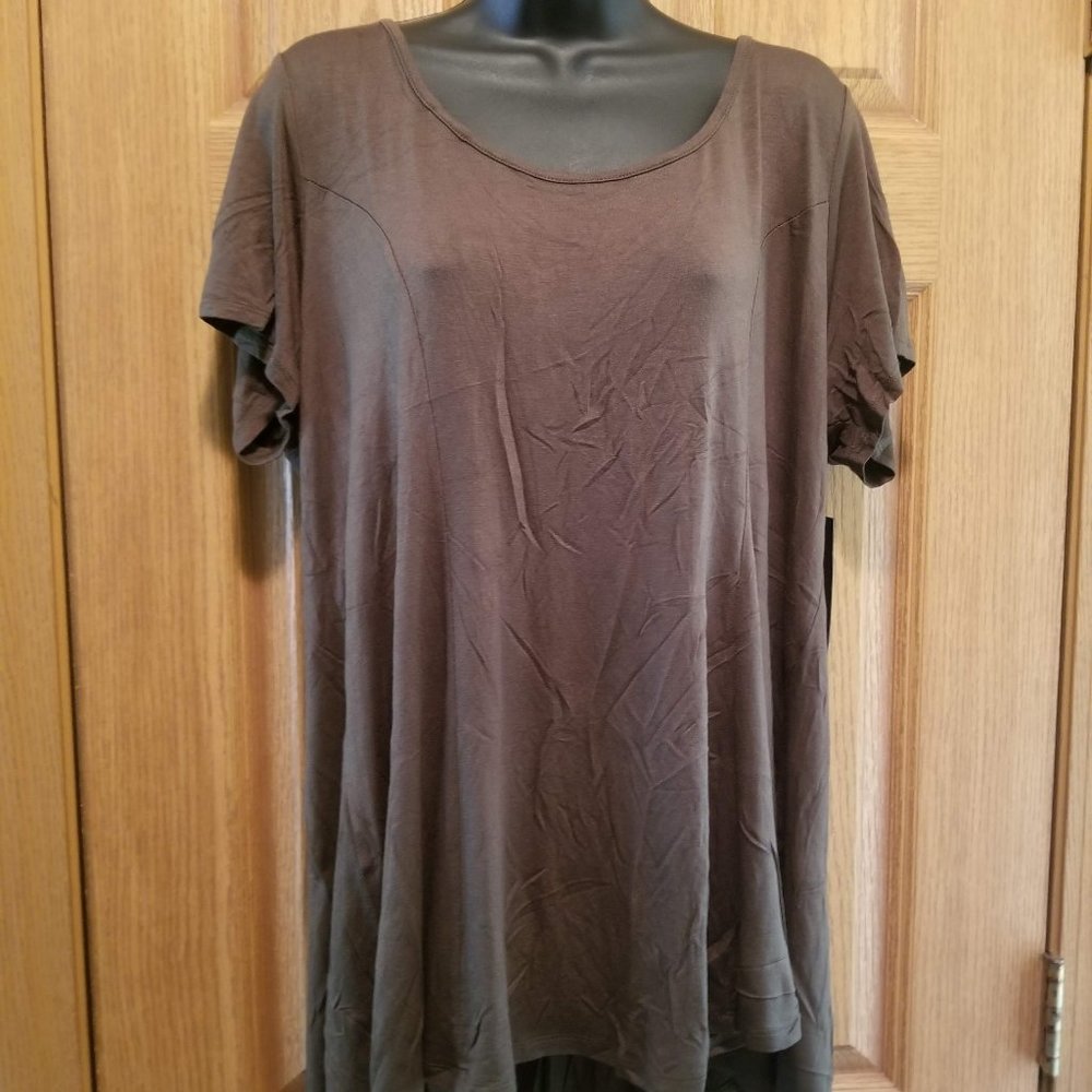 Celebrity Pink S/S Tunic Top W/Cut Out Back Olive Green Size 1X NWT!